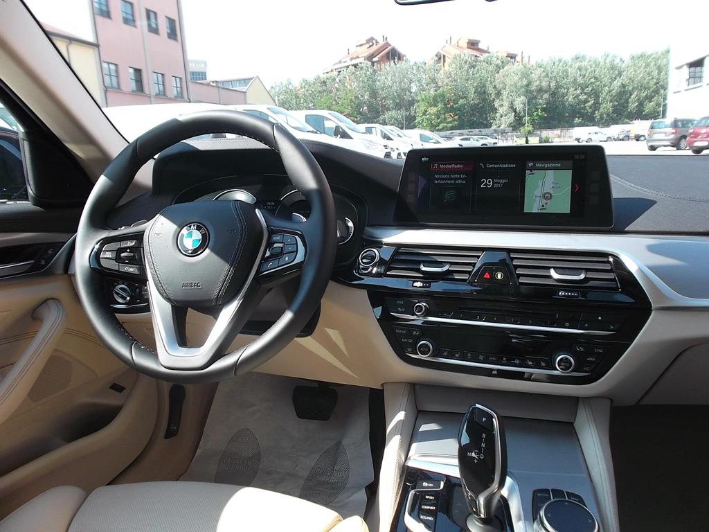BMW Serie 5(G30/31/F90) 520d xDrive Luxury - 2