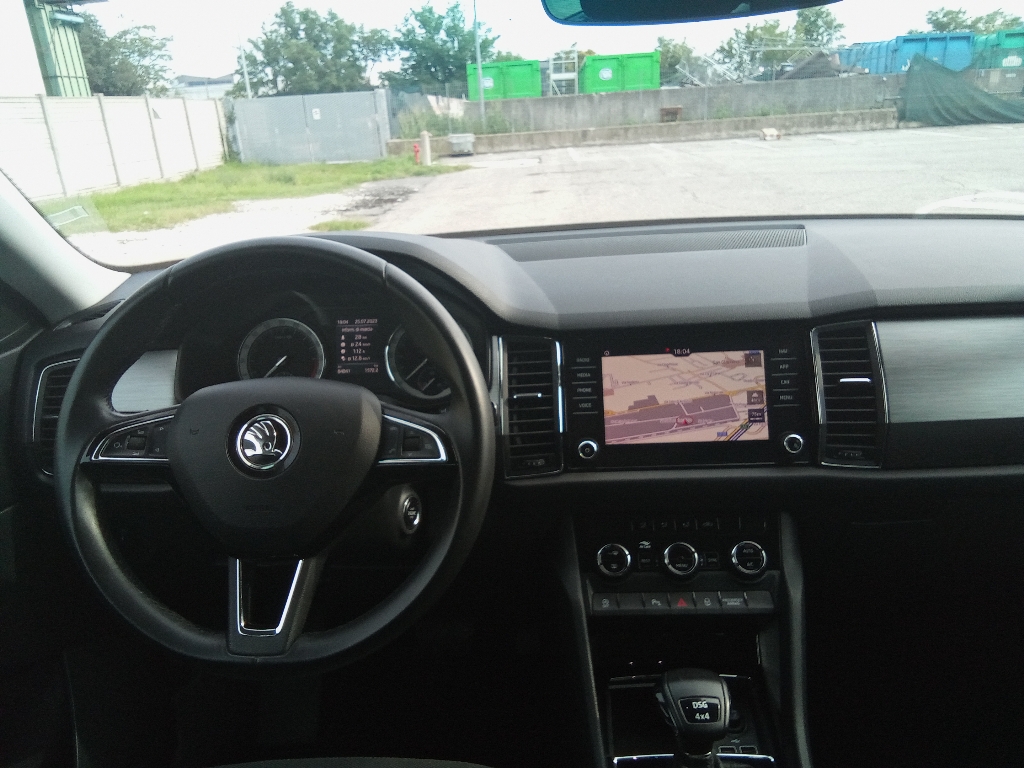 SKODA Kodiaq Kodiaq 2.0 TDI SCR 4x4 DSG Executive - 2