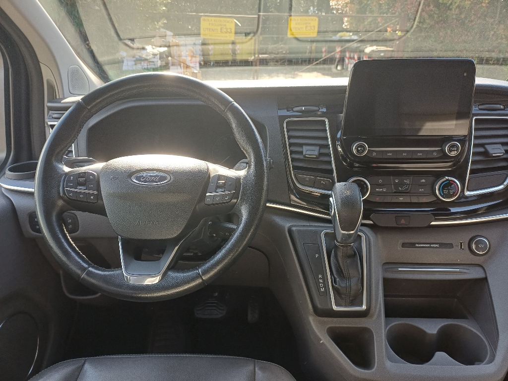 FORD Tourneo Custom 1ª s Tourneo Custom 320 2.0 TDCi 170CV aut. PC Titanium - 2