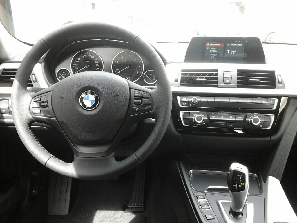 BMW Serie 3    (F30/31) 320d Efficient Dynamics Touring Business Advantage aut. - 2