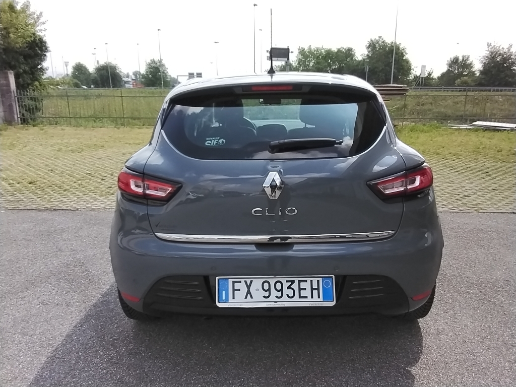 RENAULT Clio dCi 8V 90 CV 5 porte Moschino Zen Clio dCi 8V 90 CV 5 porte Moschino Zen - 3