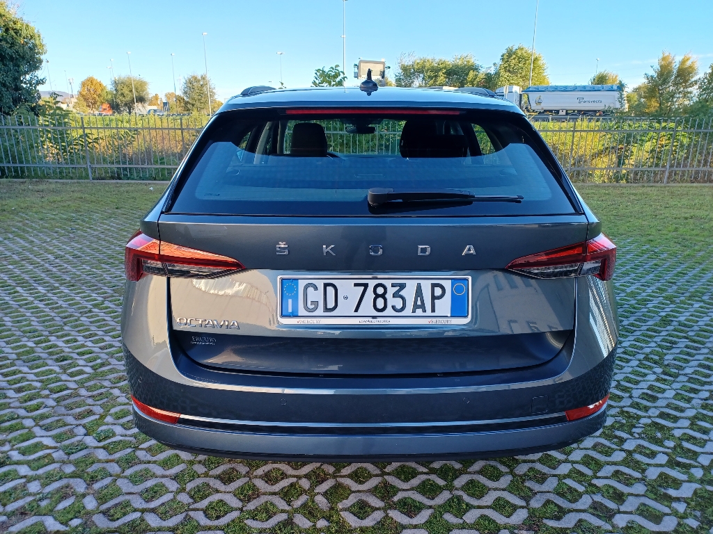 SKODA Octavia 4ª serie Octavia 2.0 TDI EVO SCR Wagon Executive - 3