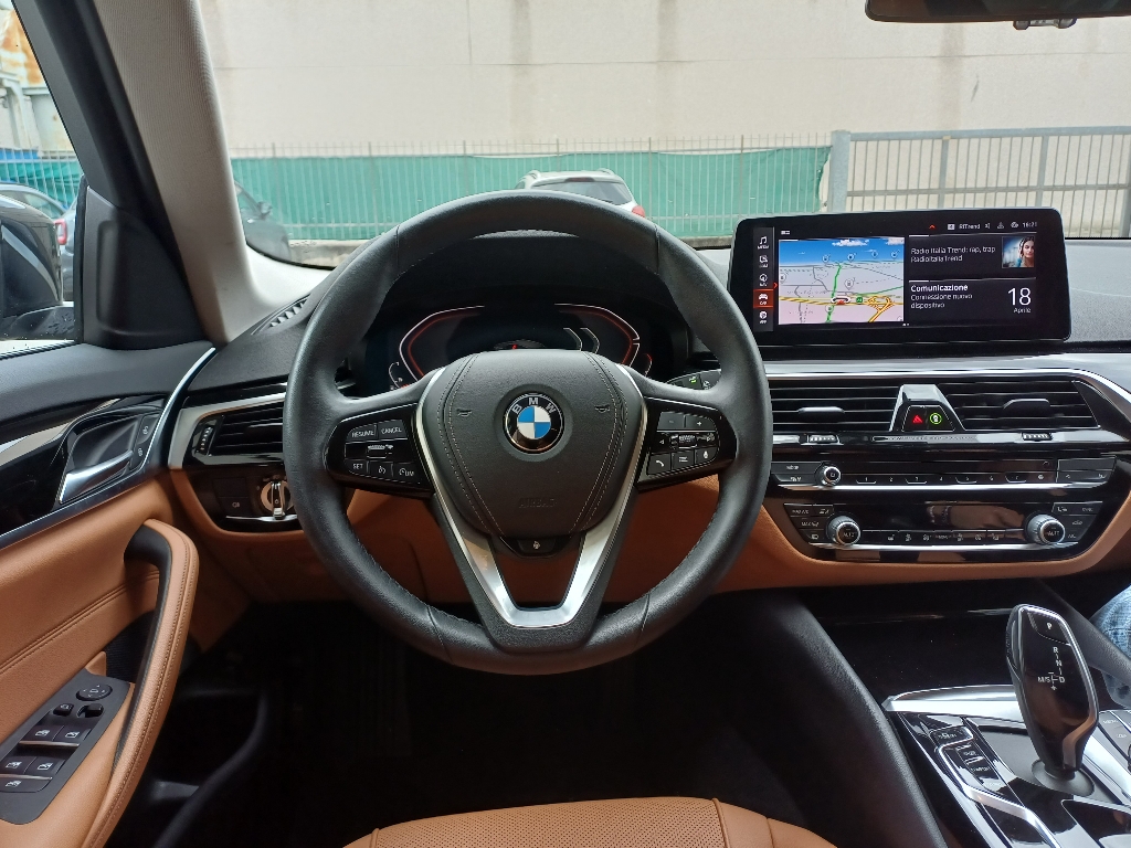 BMW Serie 5(G30/31/F90) 520d 48V xDrive Touring Business - 2